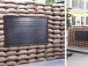 Checkpoint Charlie Berlin - Sandsackkonstruktion komplett neu, Edelstahlgestell